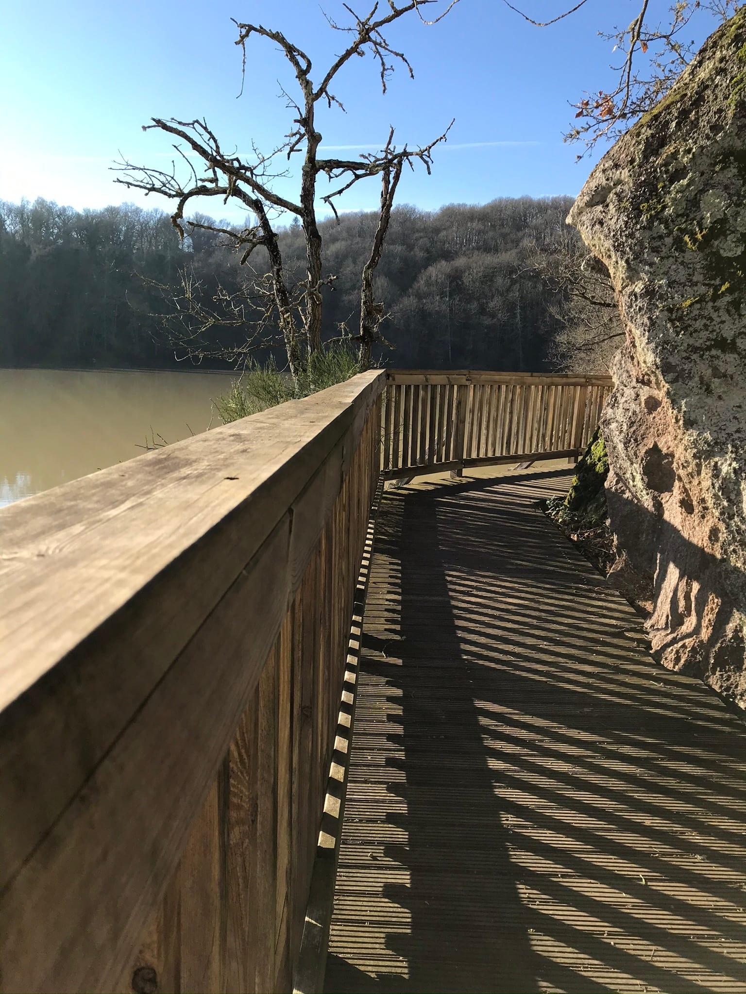 Le lac de Pont, à quelques minutes des gîtes